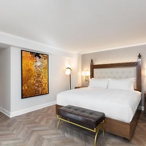 Luxe King Balcony